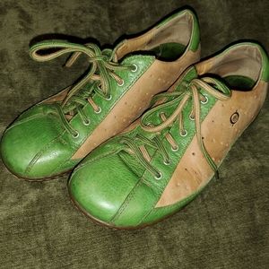 BORN size 8 women's leather shoe